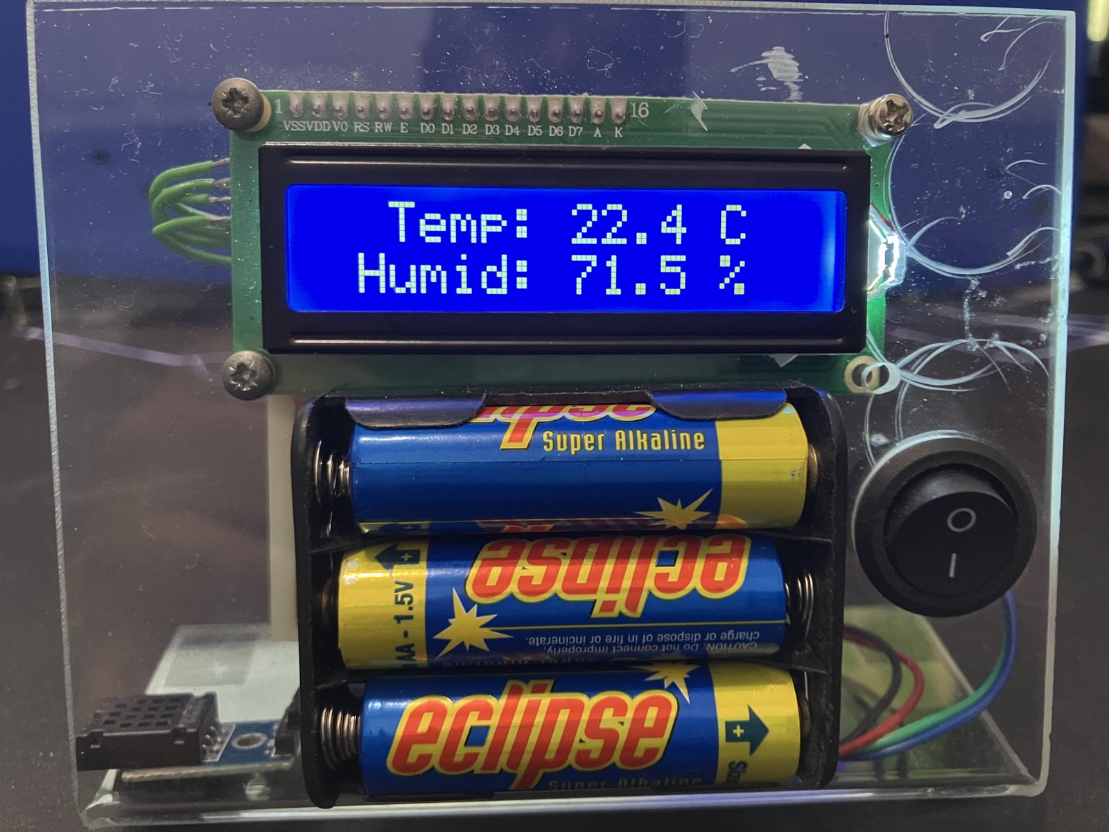 Working unit showing Temp 22.4 C and Humid 71.5 percent